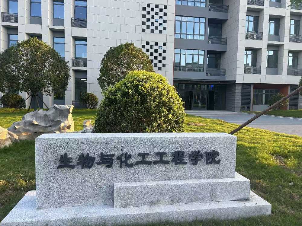 沾益区扬州职业大学体育场高杆灯项目